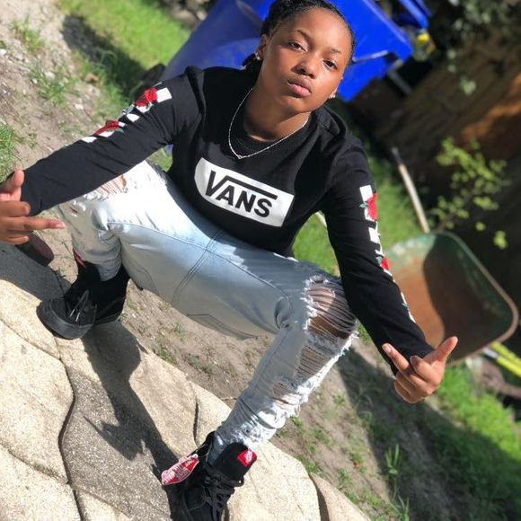 Meet your Posher, Torii - Picture 1 of 1